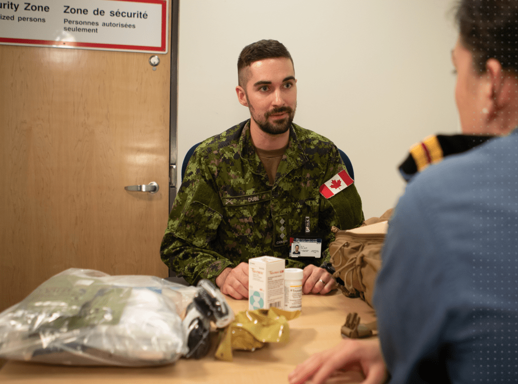 CHRONIQUES D&rsquo;UN PHARMACIEN (S1É3): Les pharmaciens de la défense nationale&nbsp;canadienne